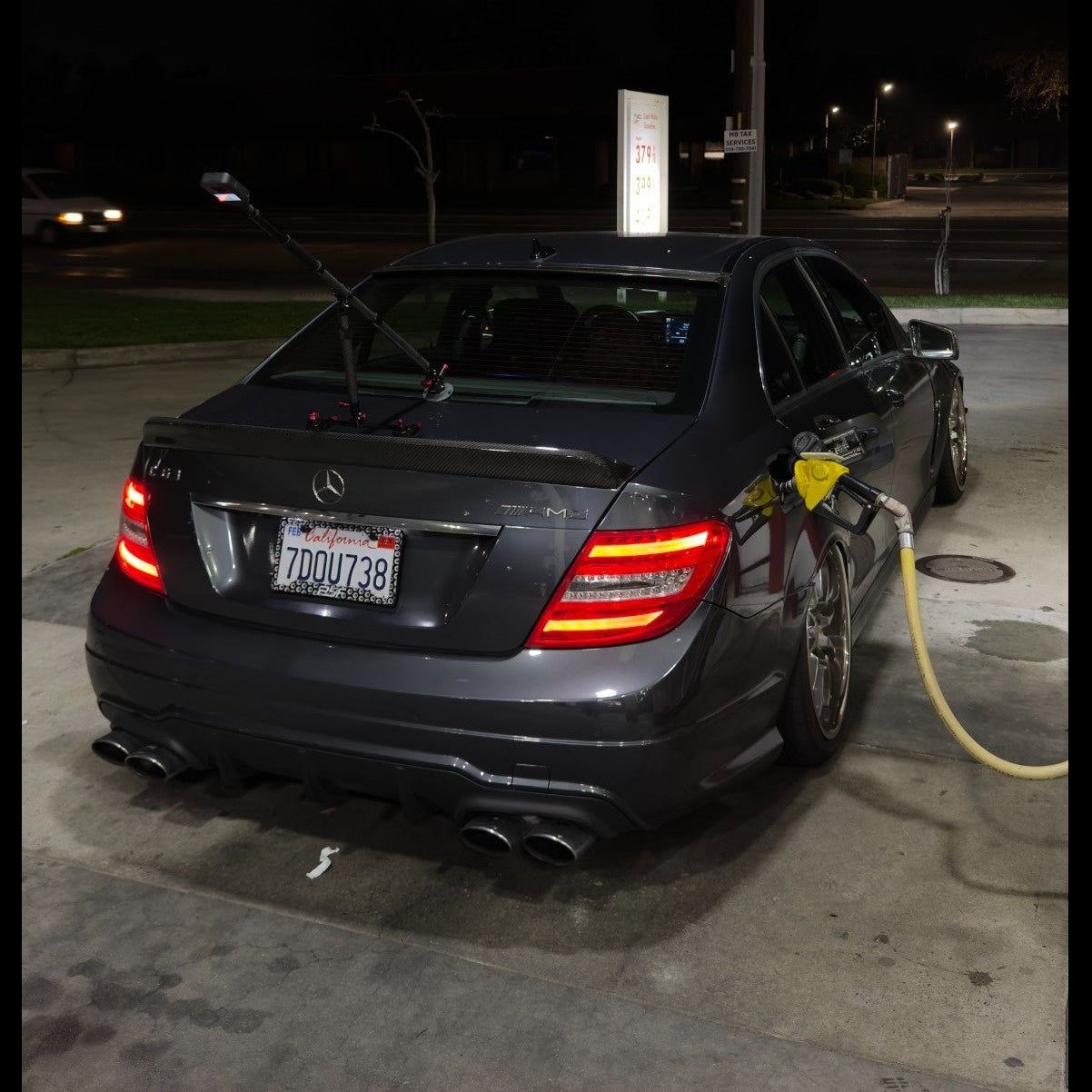 Puerto Rico carbon fiber plate frame on the car