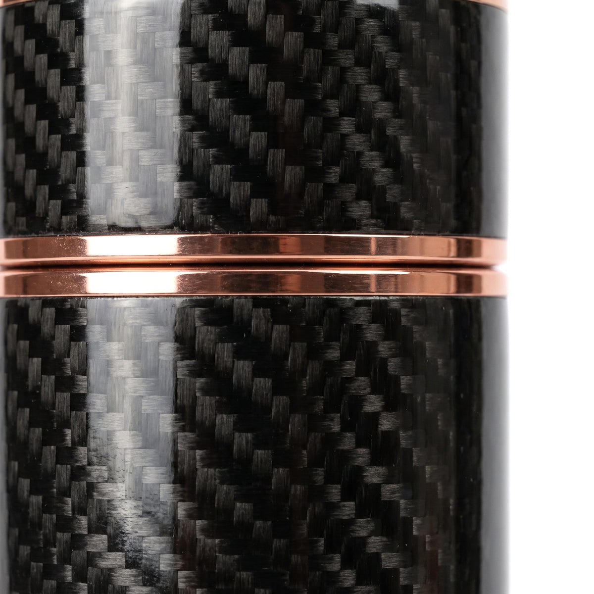 Close-up of the 3K carbon weave and gold rings
