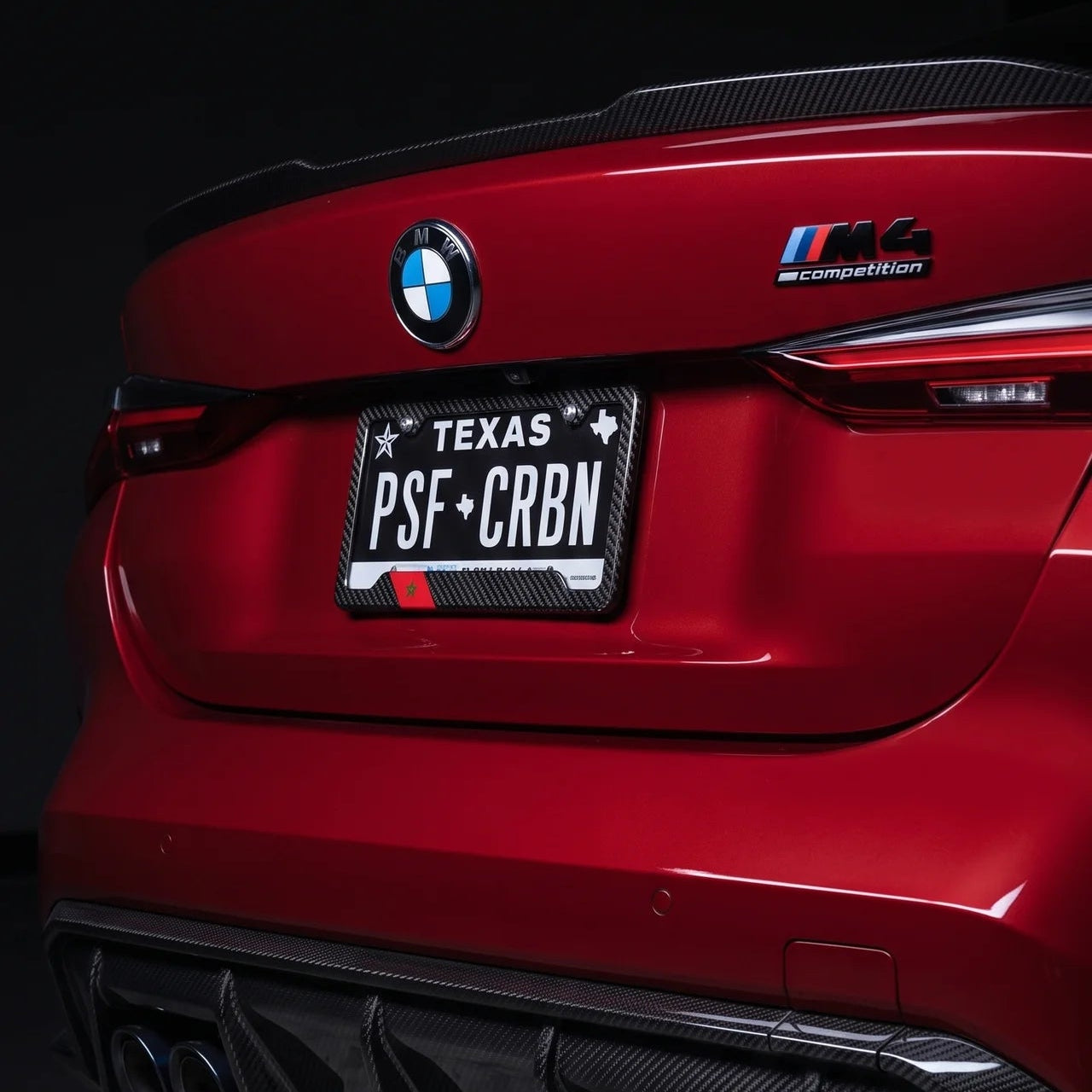 Puerto Rico carbon fiber plate frame on the car