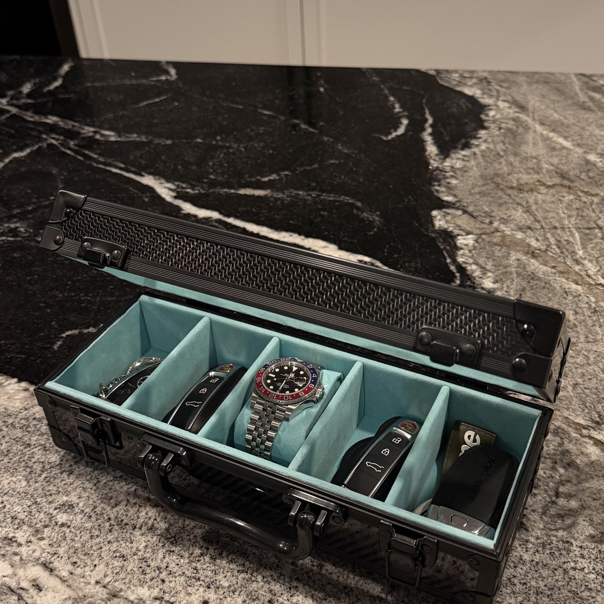 Open with keys, twin latches, Tiffany blue interior #Colour_Tiffany Blue