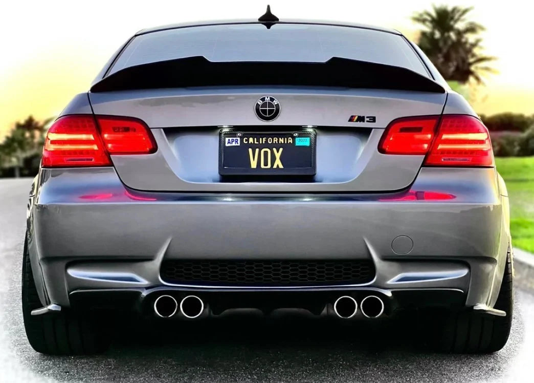 Puerto Rico carbon fiber plate frame on the car